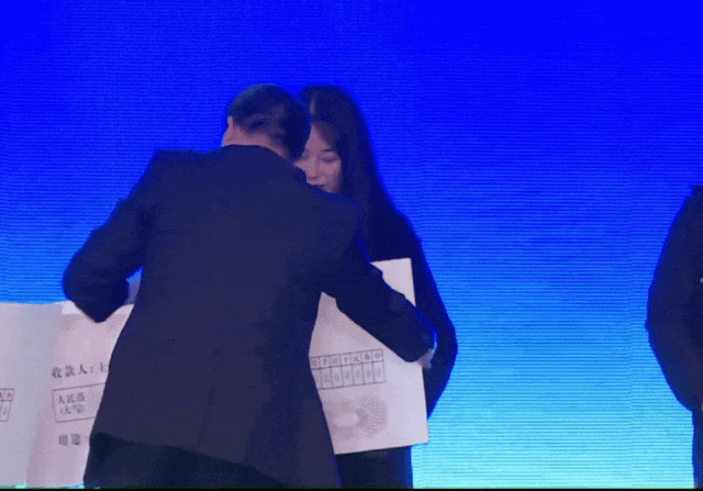 1702879591600618.gif 640.gif