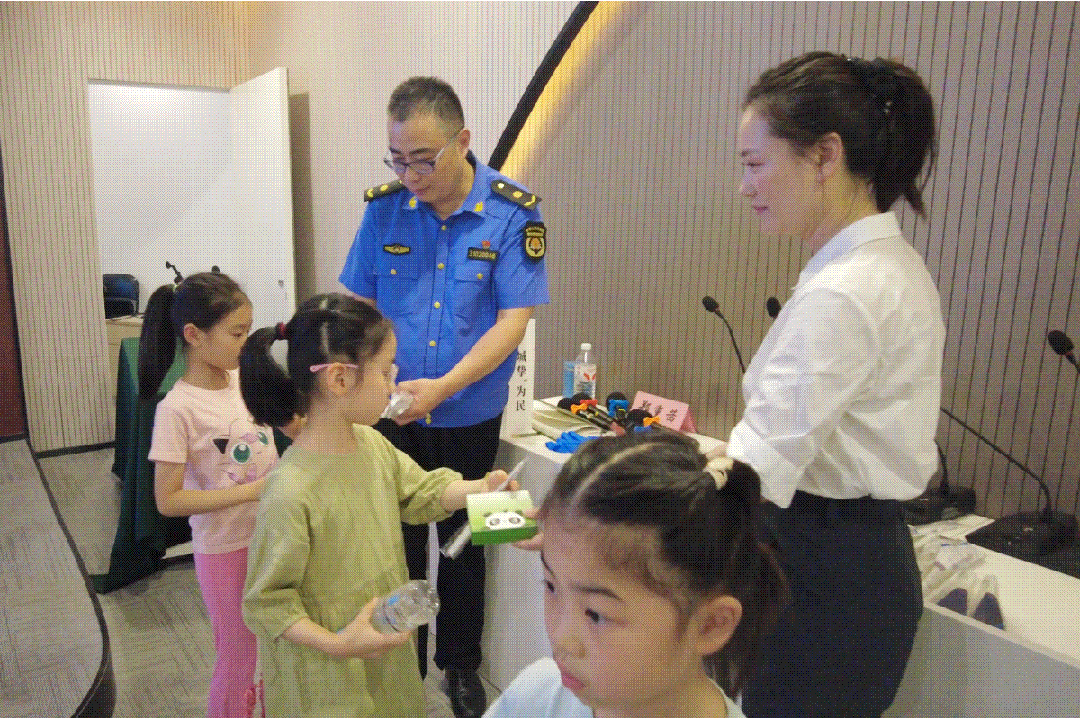 1755478526795447.gif 5.gif